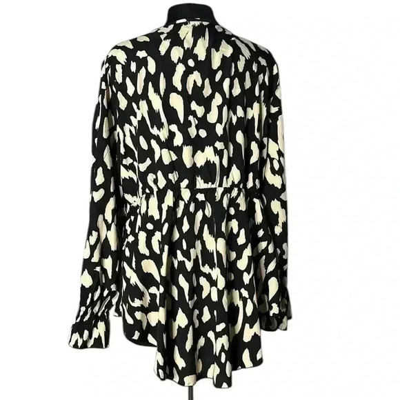SHEIN Curve Abstract Black Tan Print Wrap Blouse Size 2X - Picture 2 of 7